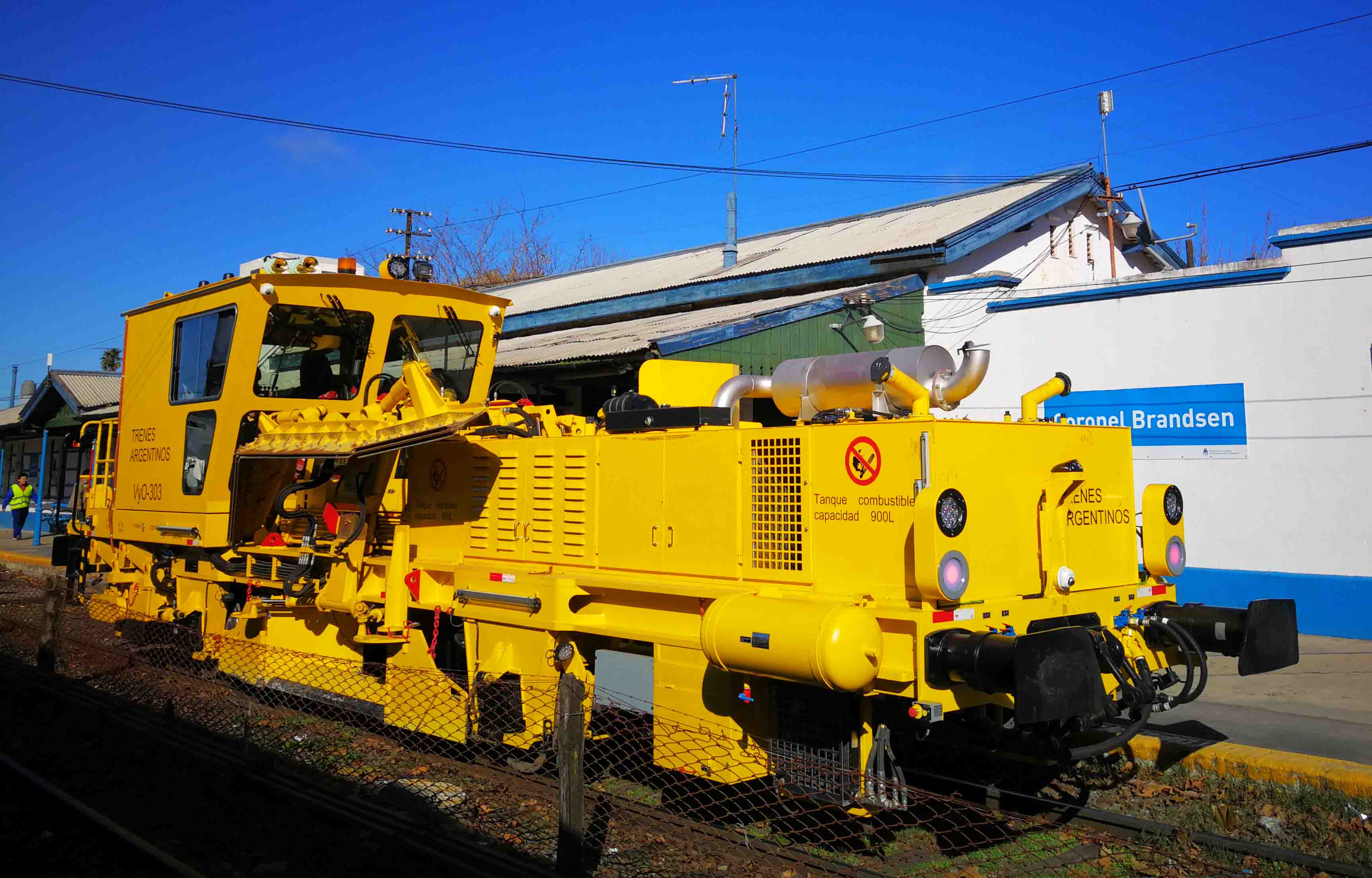 SPZ-200W寬軌雙向配砟整形車